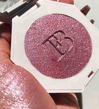 FB Highlighter Wattabrat 3D Baby Pink Shimmer – Face & Body Highlight Palette