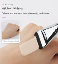 Ultra-Thin Foundation Brush – Lightweight Flat Contour & Blending Brush